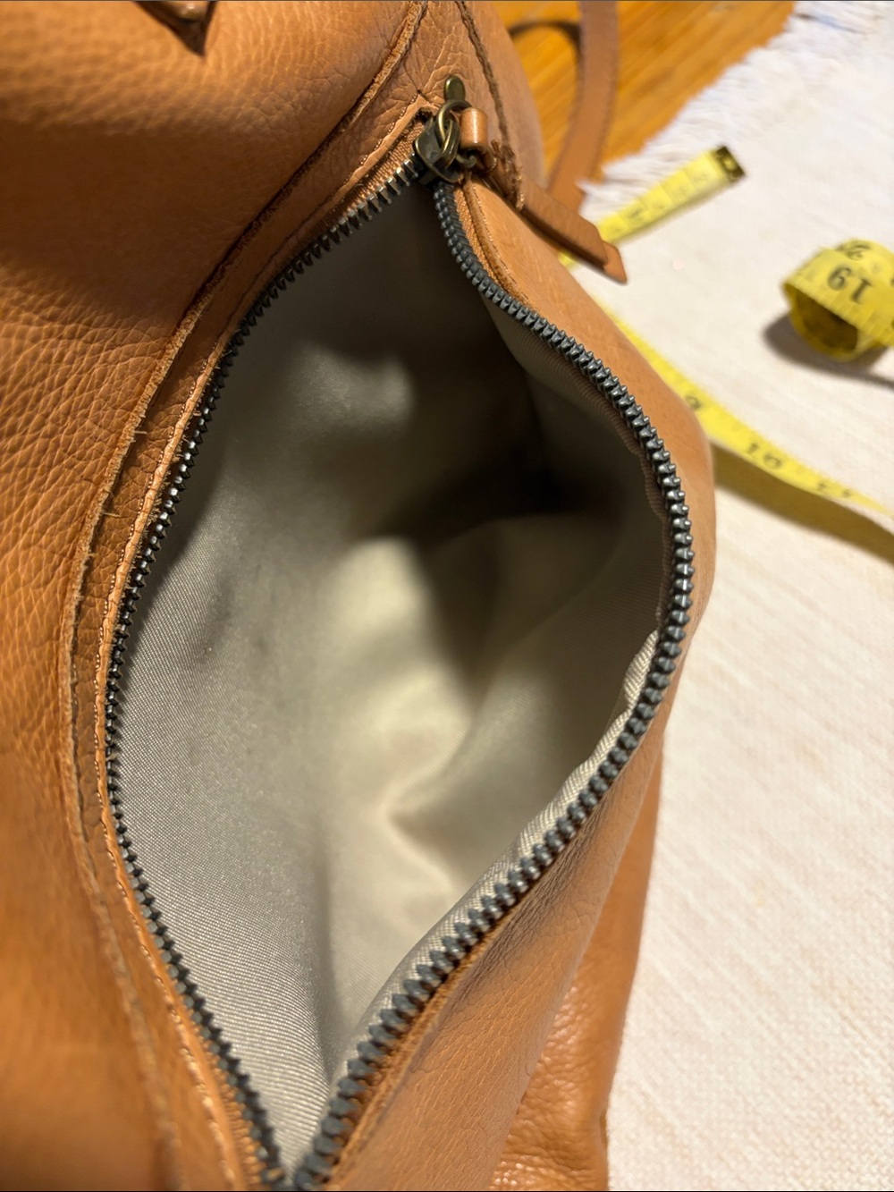 American Leather Co.Classic Tan Leather Crossbody Tote Bag with Front Zip Pocket - Picture 13 of 14